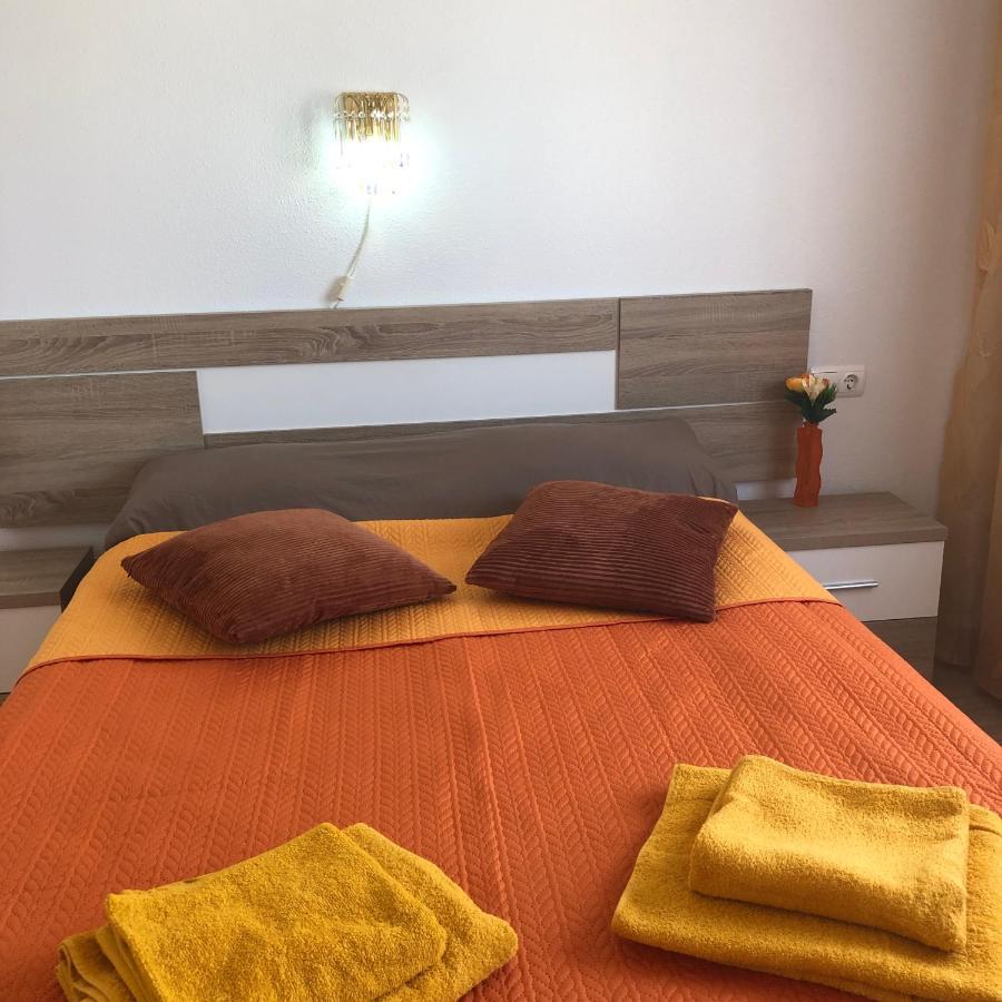 Schoene Wohnung Mit Pool , Wi-Fi Und Privat Garage Torrevieja Eksteriør bilde