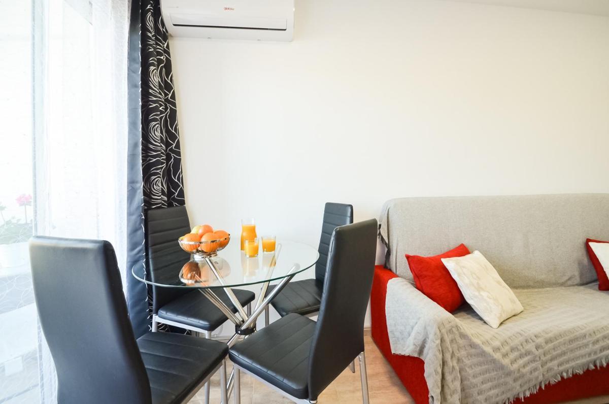 Schoene Wohnung Mit Pool , Wi-Fi Und Privat Garage Torrevieja Eksteriør bilde