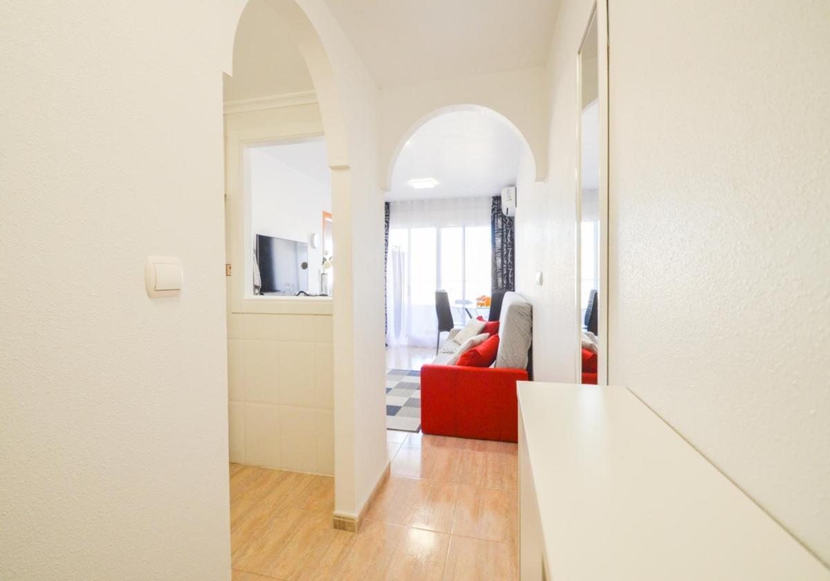 Schoene Wohnung Mit Pool , Wi-Fi Und Privat Garage Torrevieja Eksteriør bilde