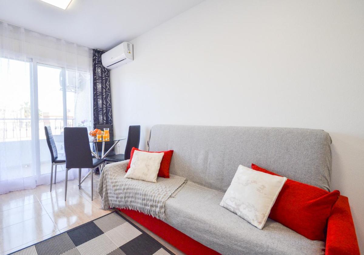 Schoene Wohnung Mit Pool , Wi-Fi Und Privat Garage Torrevieja Eksteriør bilde