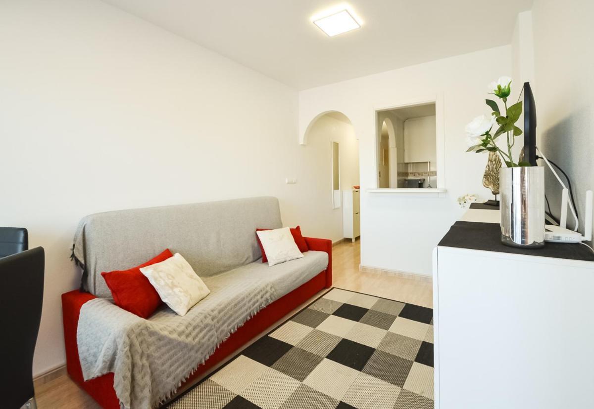 Schoene Wohnung Mit Pool , Wi-Fi Und Privat Garage Torrevieja Eksteriør bilde