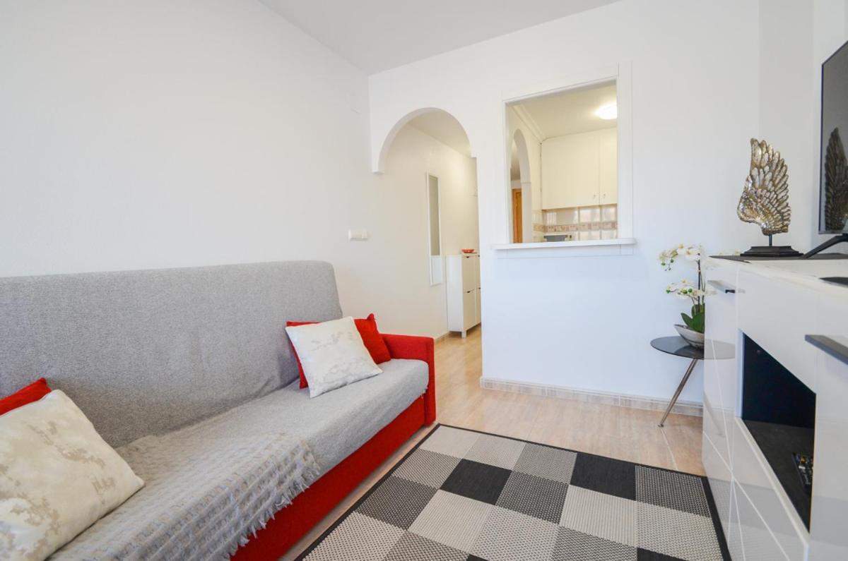 Schoene Wohnung Mit Pool , Wi-Fi Und Privat Garage Torrevieja Eksteriør bilde