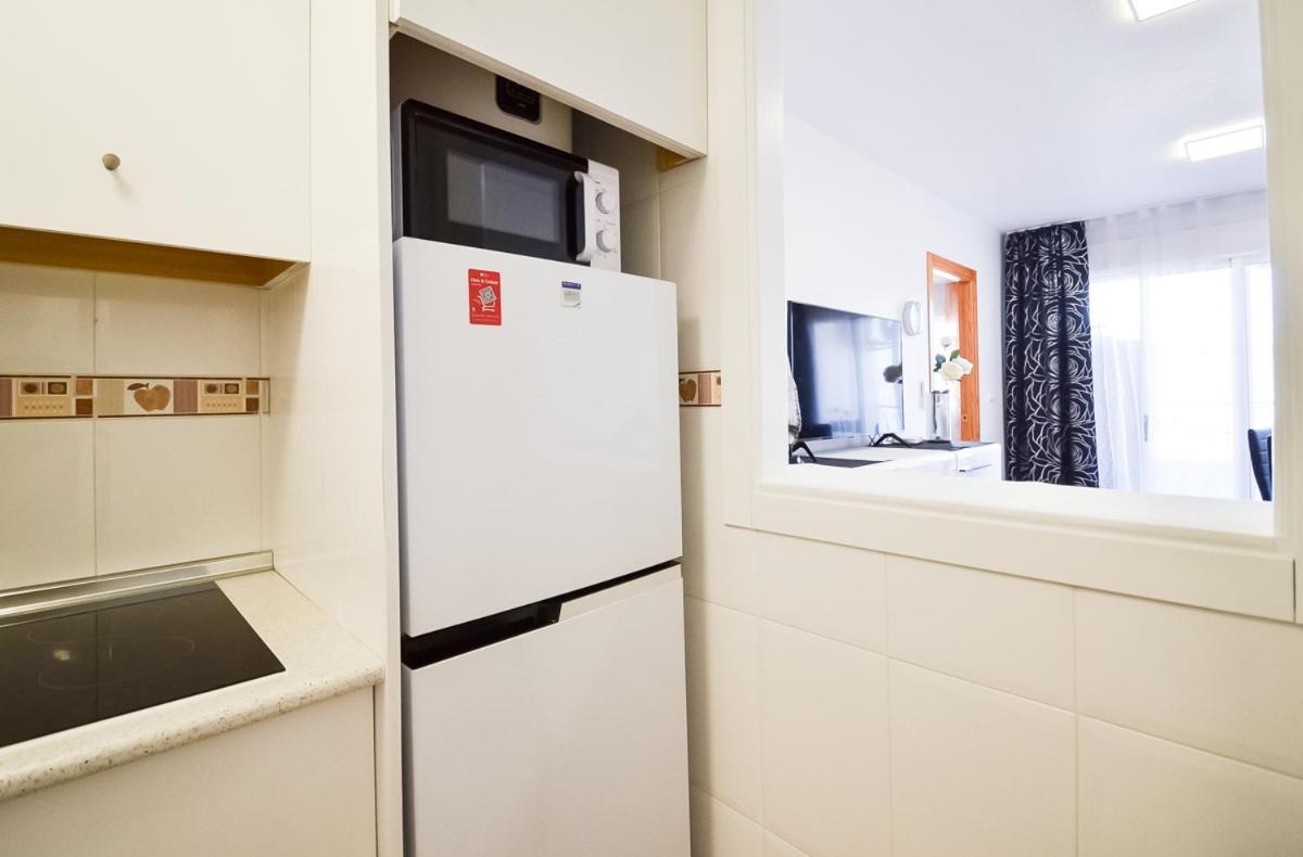 Schoene Wohnung Mit Pool , Wi-Fi Und Privat Garage Torrevieja Eksteriør bilde
