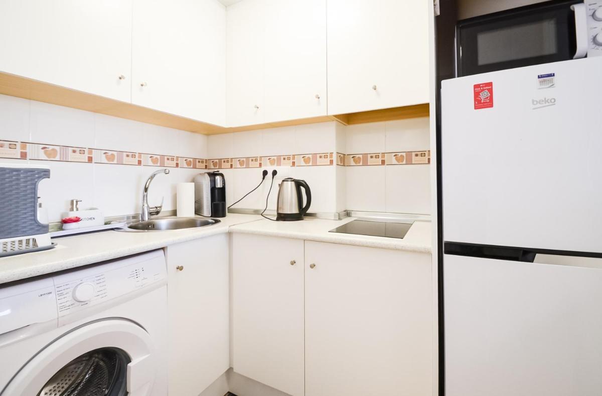 Schoene Wohnung Mit Pool , Wi-Fi Und Privat Garage Torrevieja Eksteriør bilde
