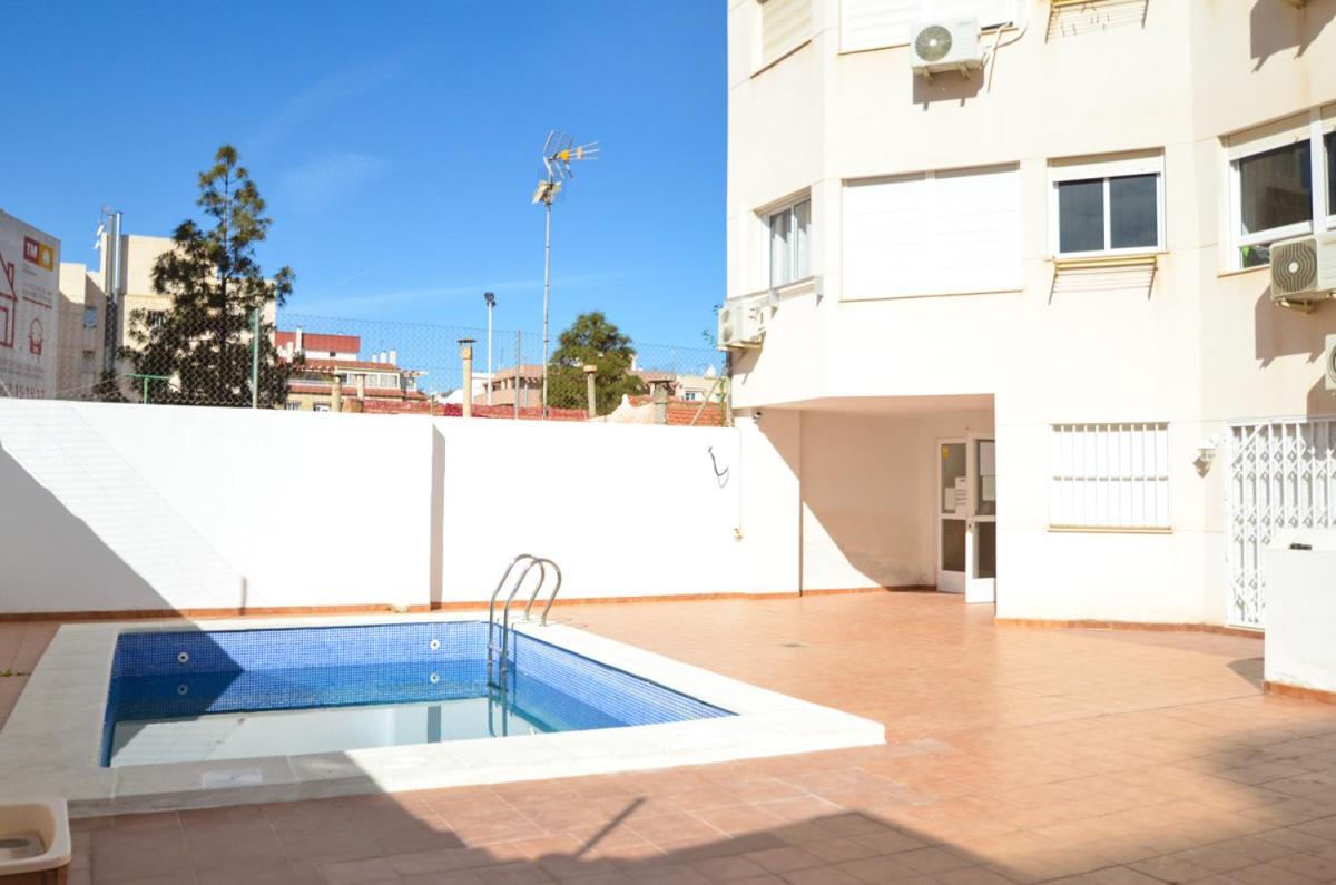Schoene Wohnung Mit Pool , Wi-Fi Und Privat Garage Torrevieja Eksteriør bilde