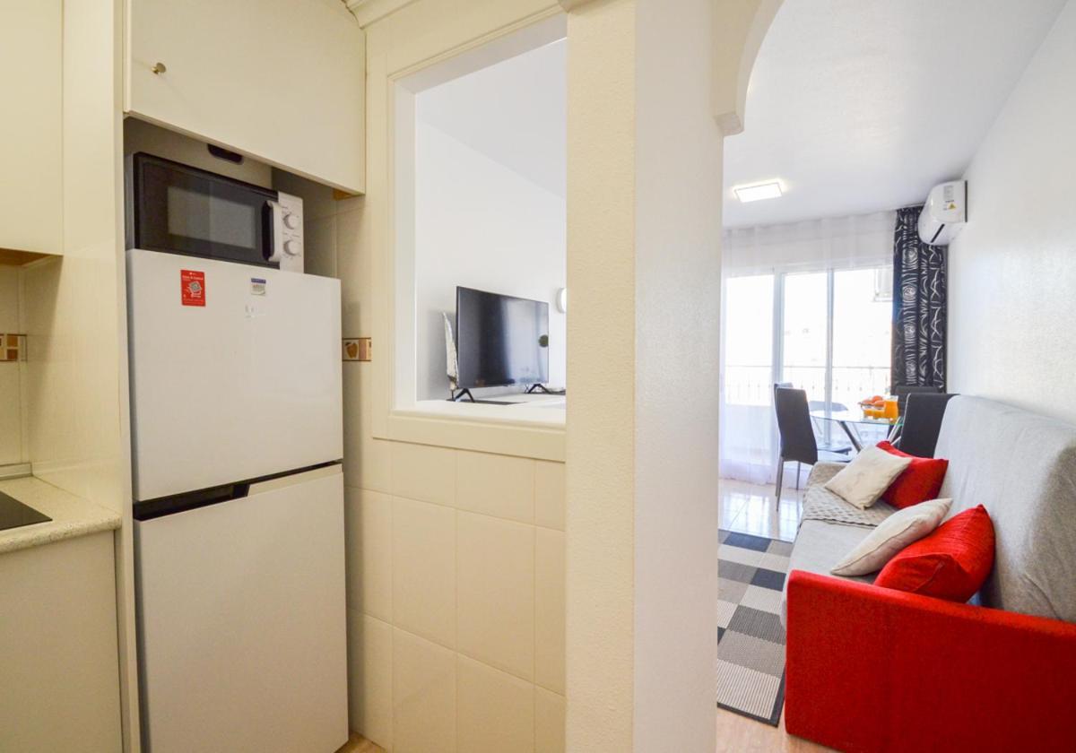 Schoene Wohnung Mit Pool , Wi-Fi Und Privat Garage Torrevieja Eksteriør bilde