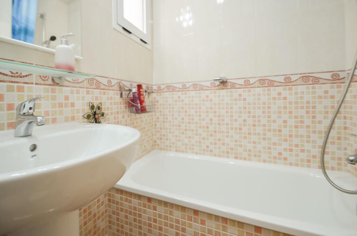 Schoene Wohnung Mit Pool , Wi-Fi Und Privat Garage Torrevieja Eksteriør bilde