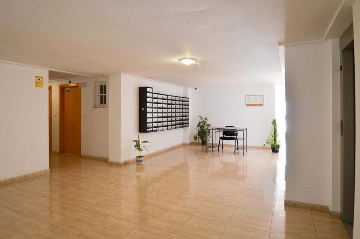 Schoene Wohnung Mit Pool , Wi-Fi Und Privat Garage Torrevieja Eksteriør bilde