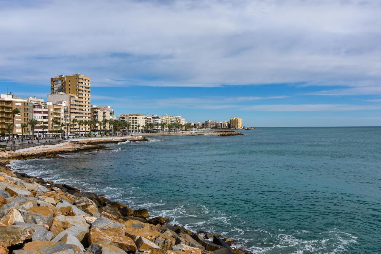 Schoene Wohnung Mit Pool , Wi-Fi Und Privat Garage Torrevieja Eksteriør bilde