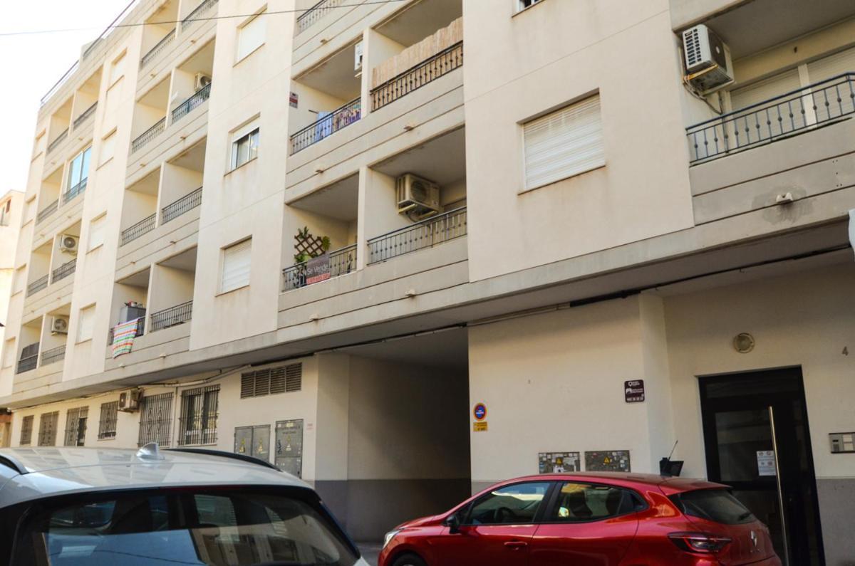 Schoene Wohnung Mit Pool , Wi-Fi Und Privat Garage Torrevieja Eksteriør bilde