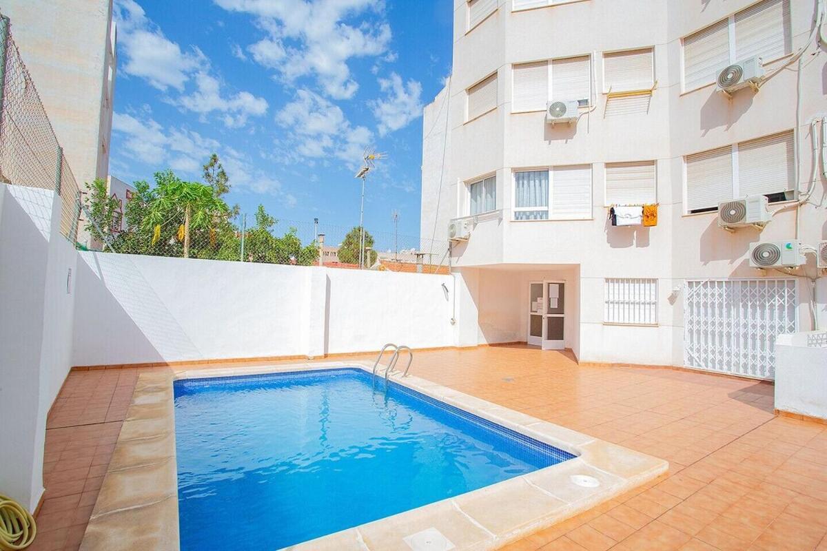 Schoene Wohnung Mit Pool , Wi-Fi Und Privat Garage Torrevieja Eksteriør bilde